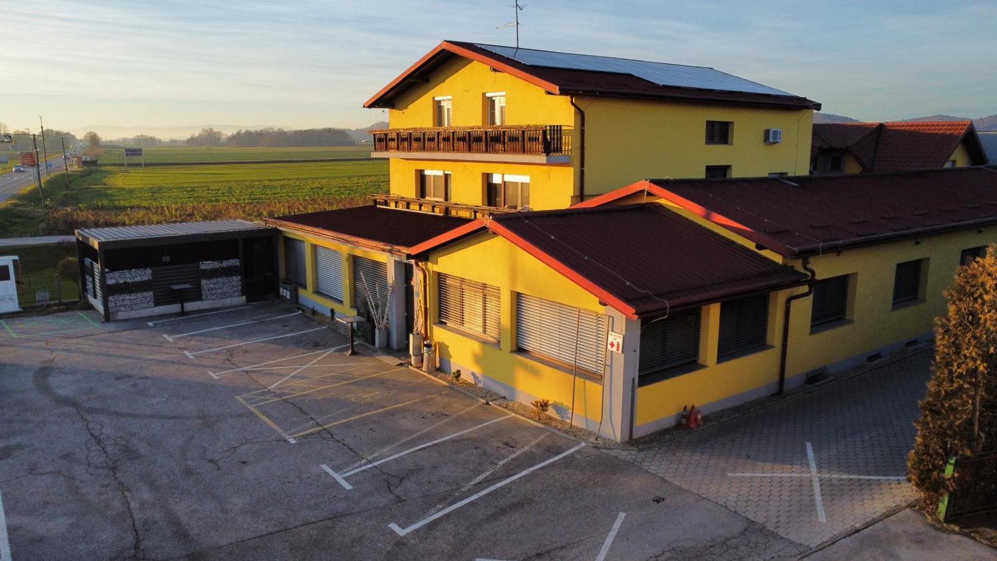 Gostilna Marta Oslusevci Exterior foto