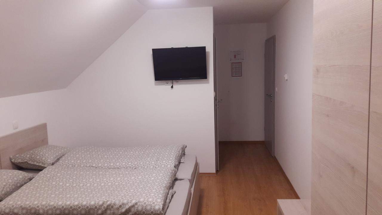 Gostilna Marta Oslusevci Exterior foto